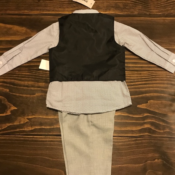 $20 - NEW - Kenneth Cole Reaction Suit - Size 12M - Picture 5 of 6